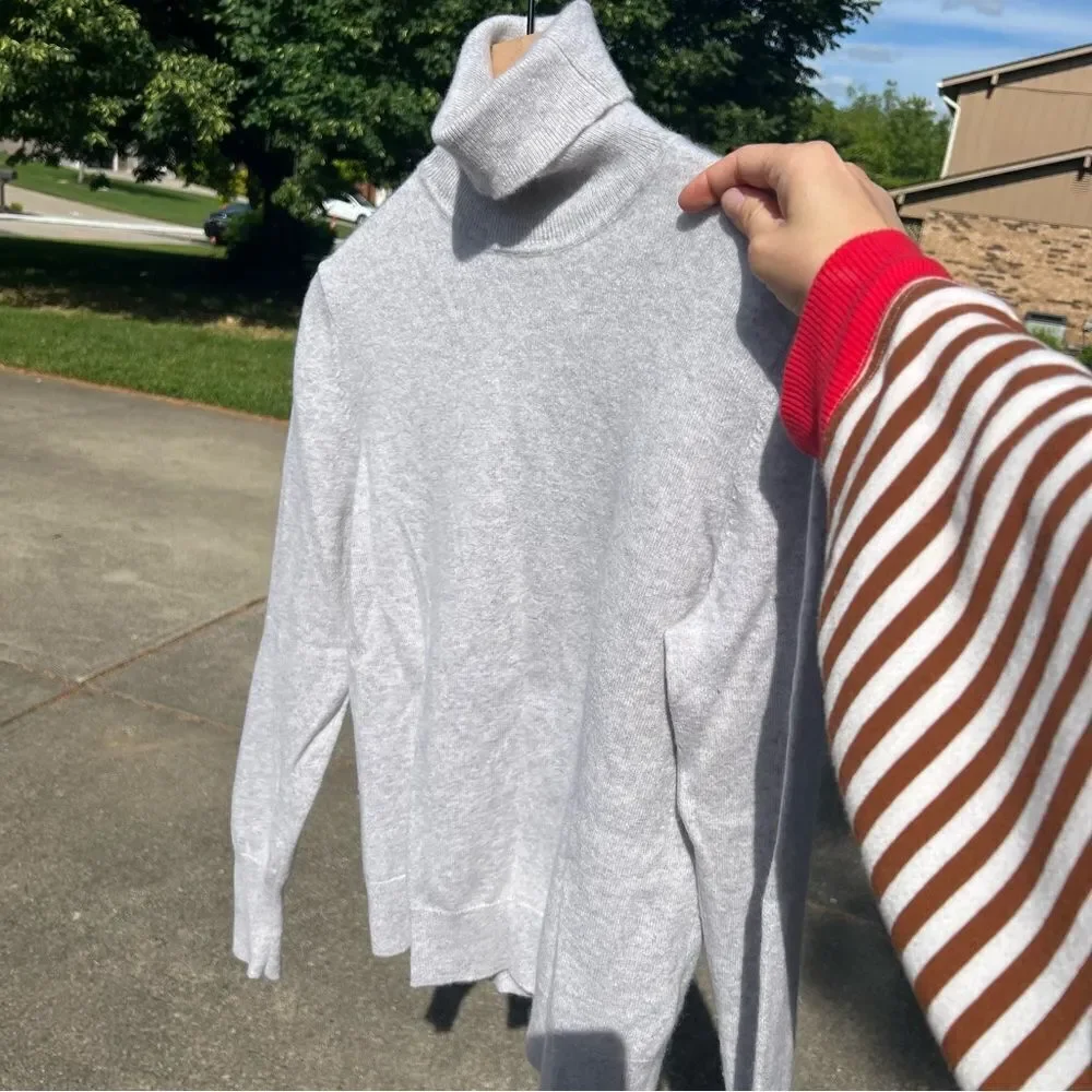 Gray Cashmere Turtleneck Sweater with Relaxed Fit size Large